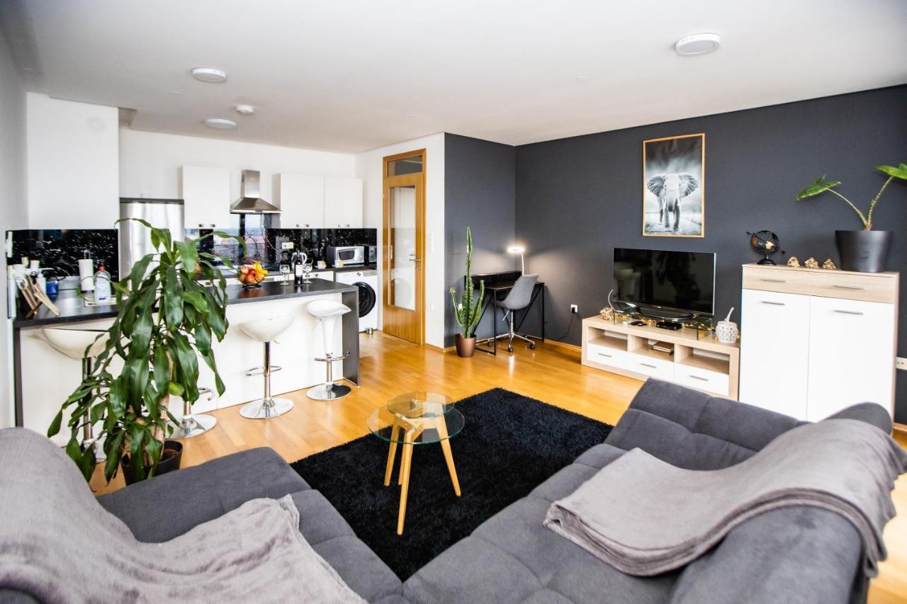 Hermes Apartment & 2 Free Garage Secured Parkings Ljubljana Ngoại thất bức ảnh