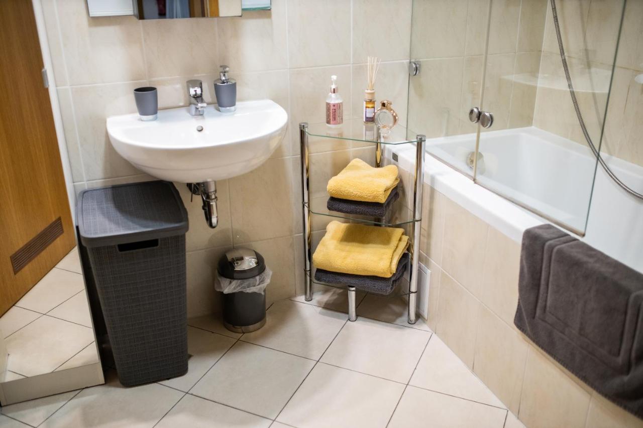 Hermes Apartment & 2 Free Garage Secured Parkings Ljubljana Ngoại thất bức ảnh